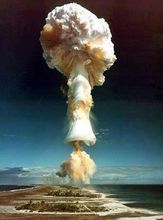 三相弹爆炸产生的蘑菇云