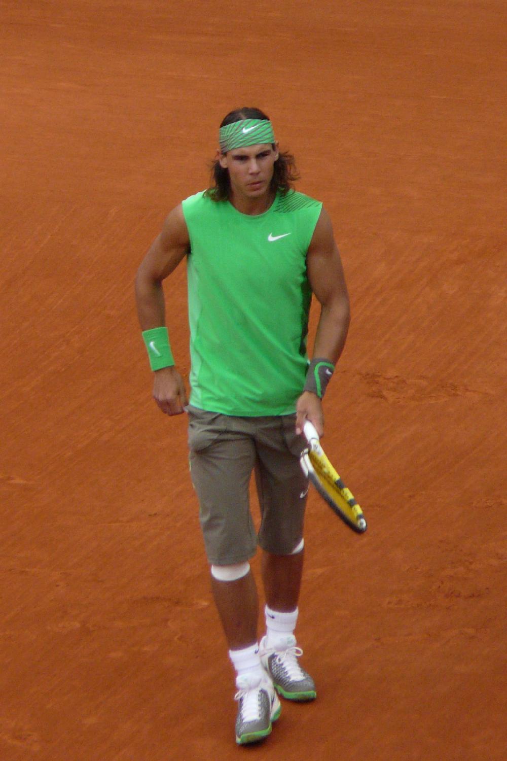 clay court  红土场地 grass court 草地网球场 hard court 硬地